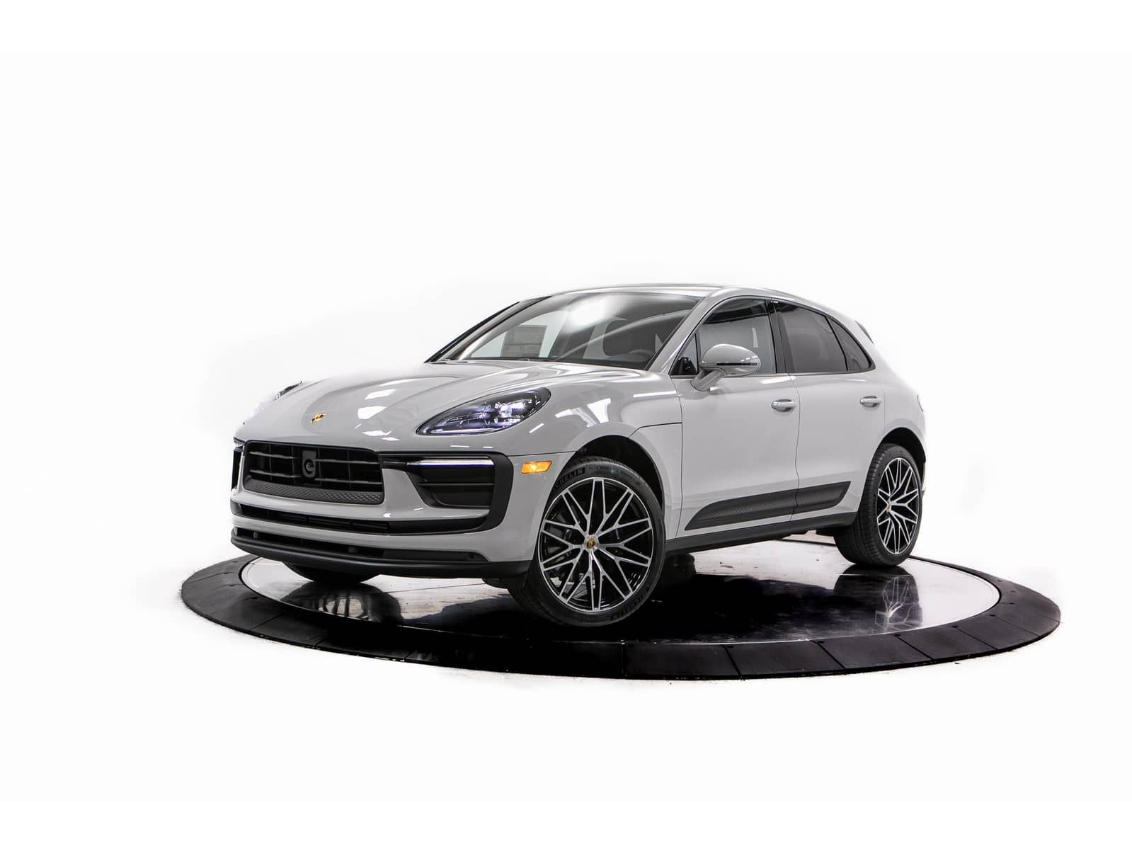 2025 Porsche Macan's photo