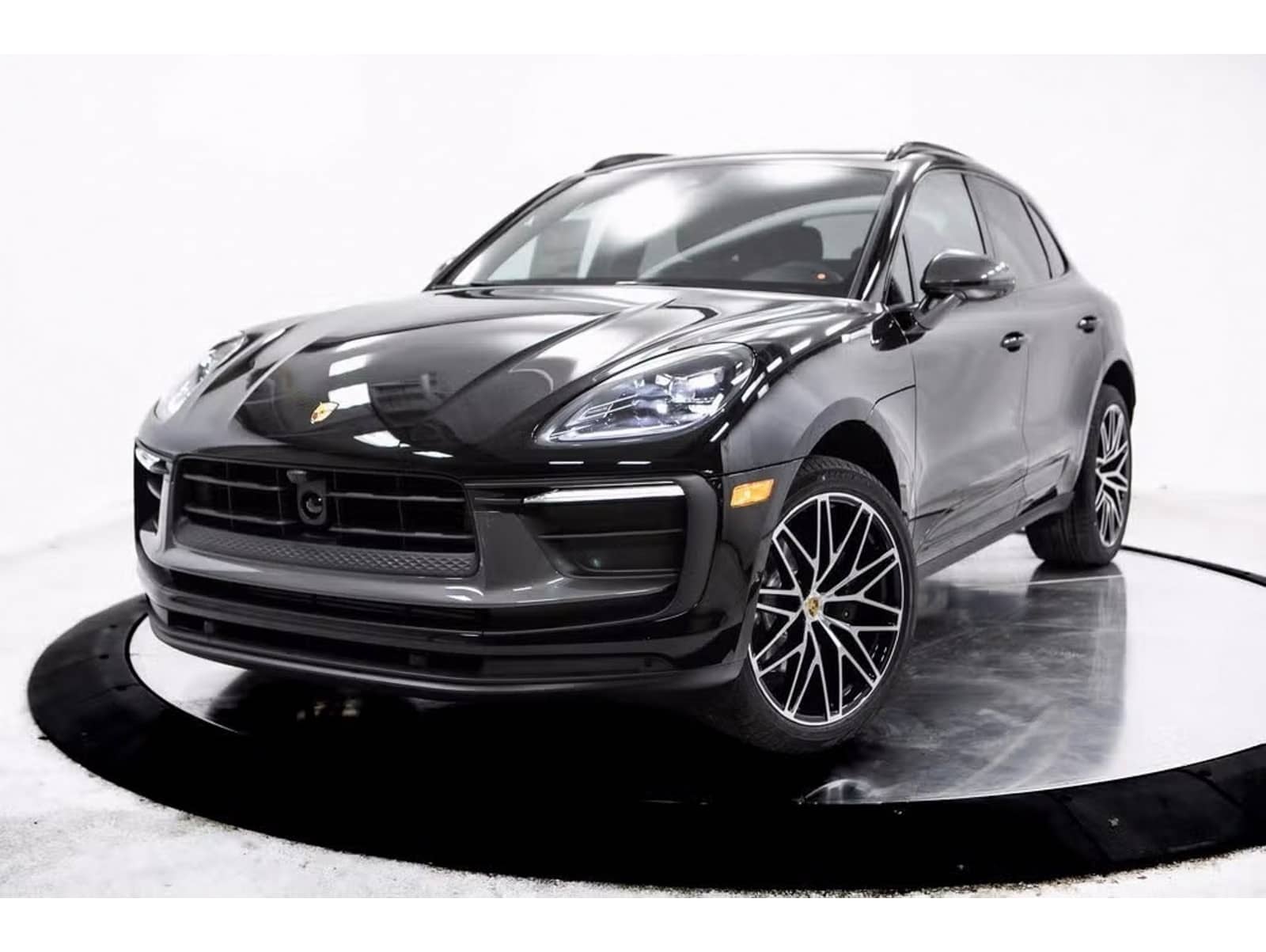 2025 Porsche Macan T