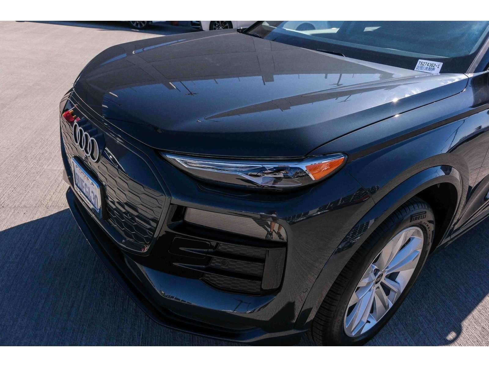 2025 Audi Q6 e-tron Premium's photo