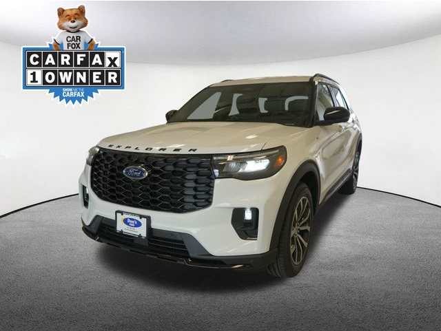 2025 Ford Explorer ST-LINE's photo