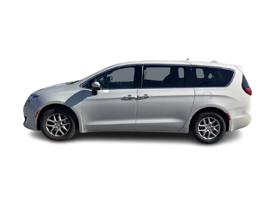 2017 Chrysler Pacifica Touring L -
                  Yorkville, NY