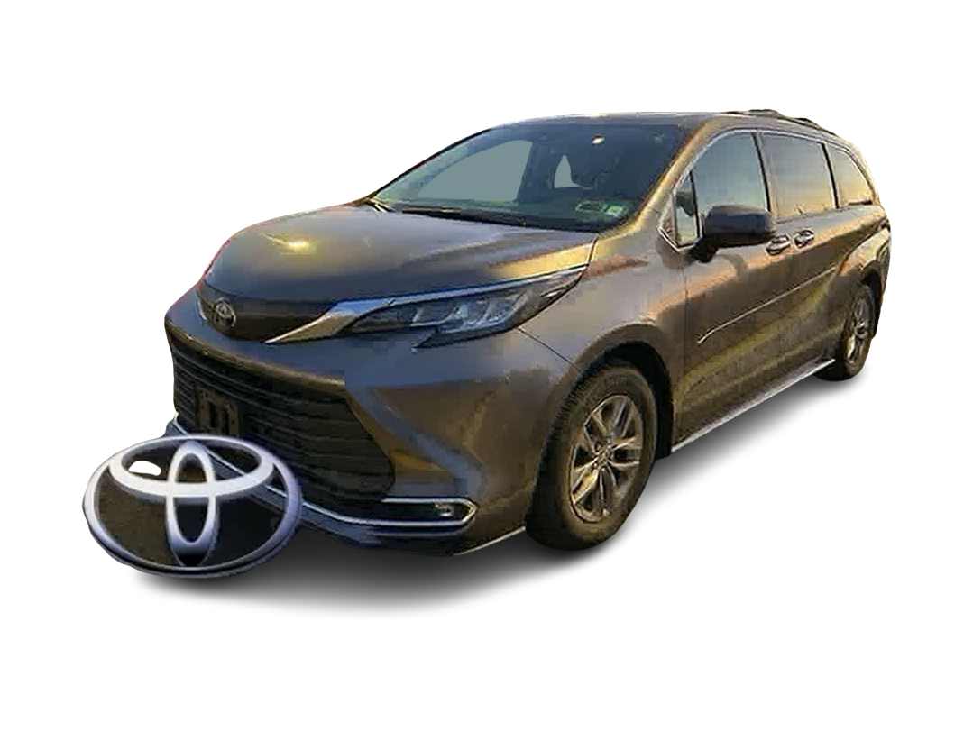 2022 Toyota Sienna XLE Hero Image