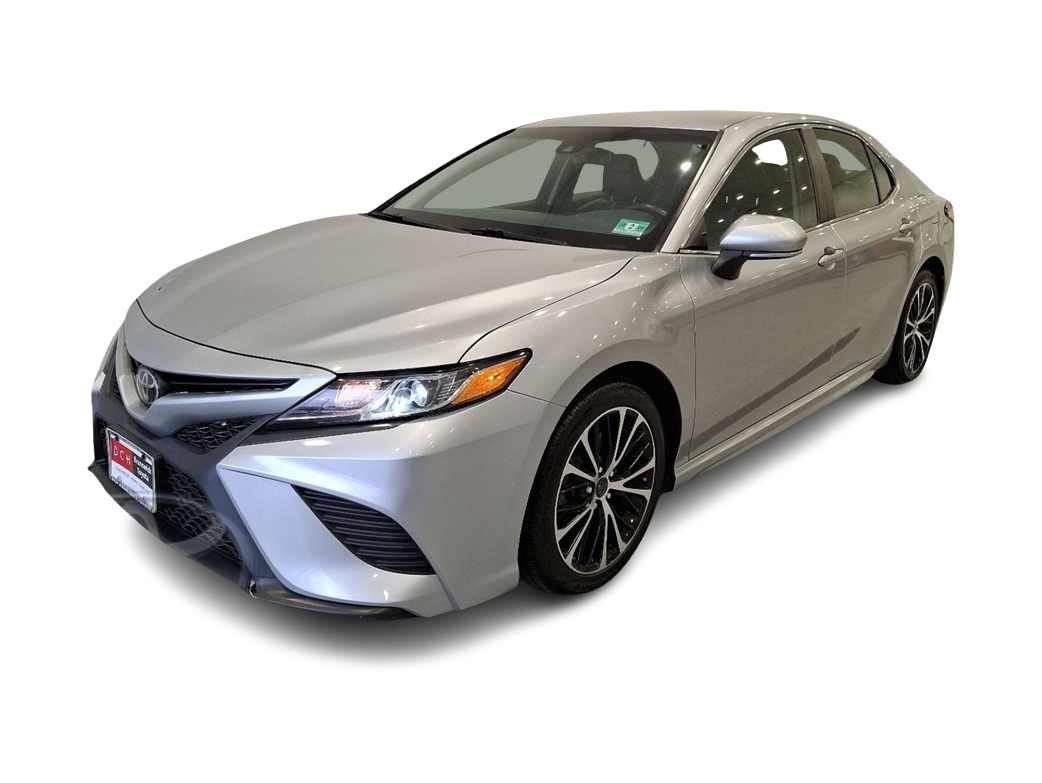 2018 Toyota Camry SE Hero Image