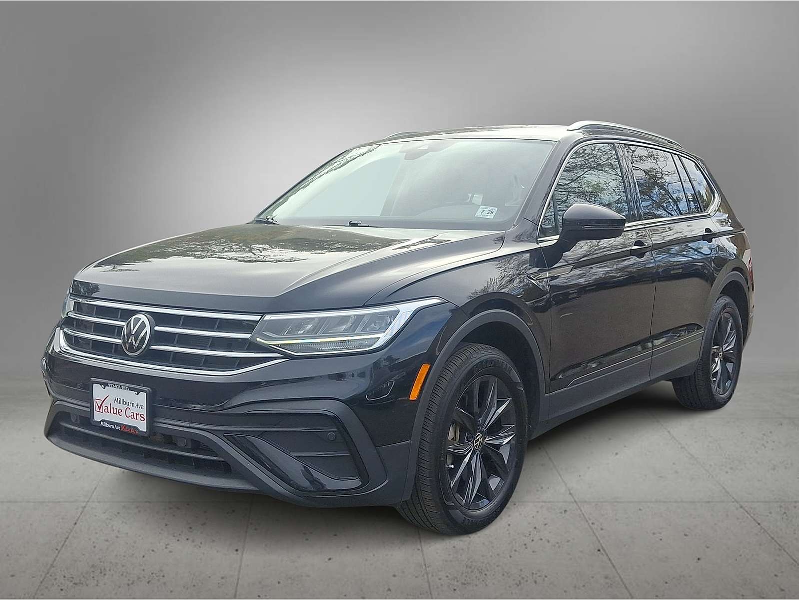 2024 Volkswagen Tiguan SE's photo