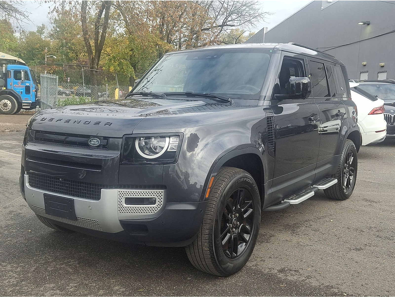 2023 Land Rover Defender S's photo