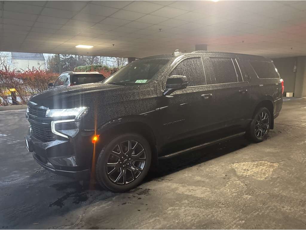2024 Chevrolet Suburban RST's photo