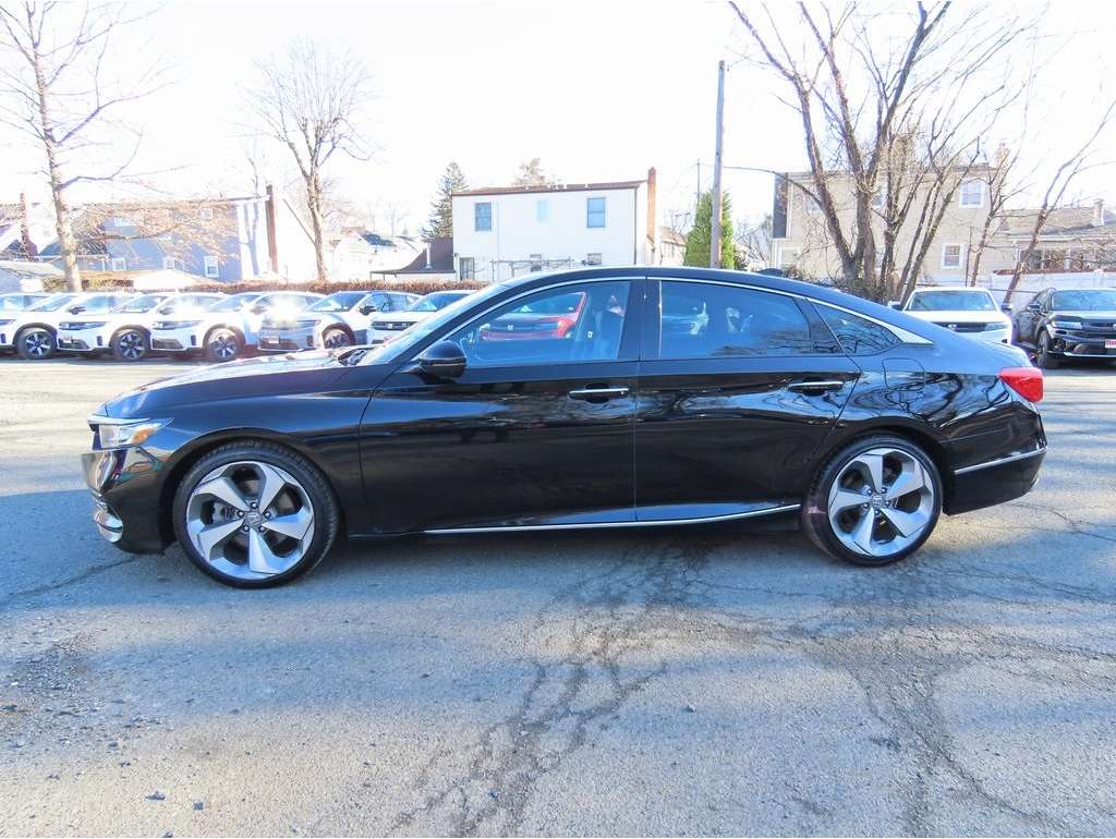 2019 Honda Accord Touring's photo