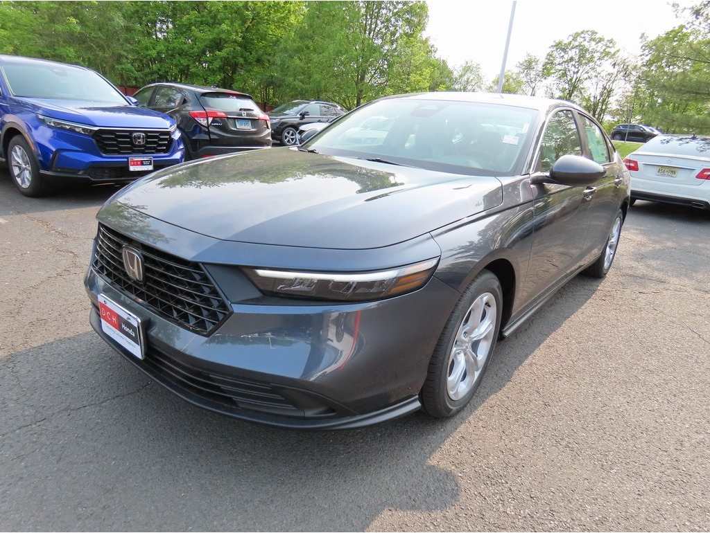 2025 Honda Accord LX's photo