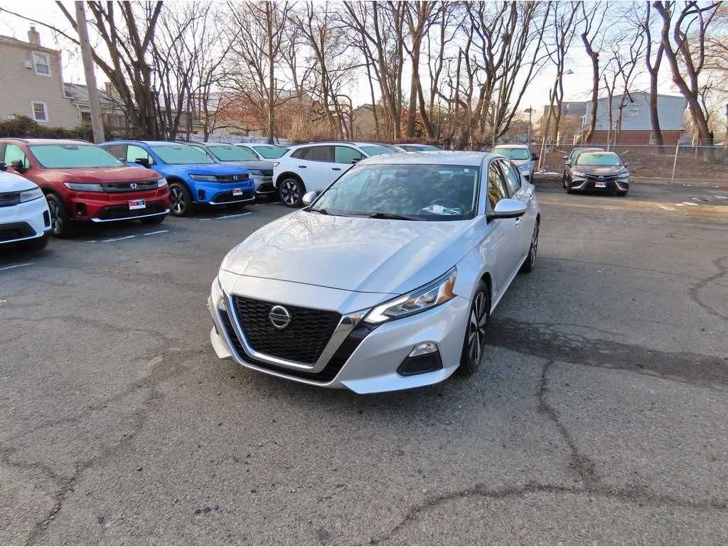2022 Nissan Altima SV's photo