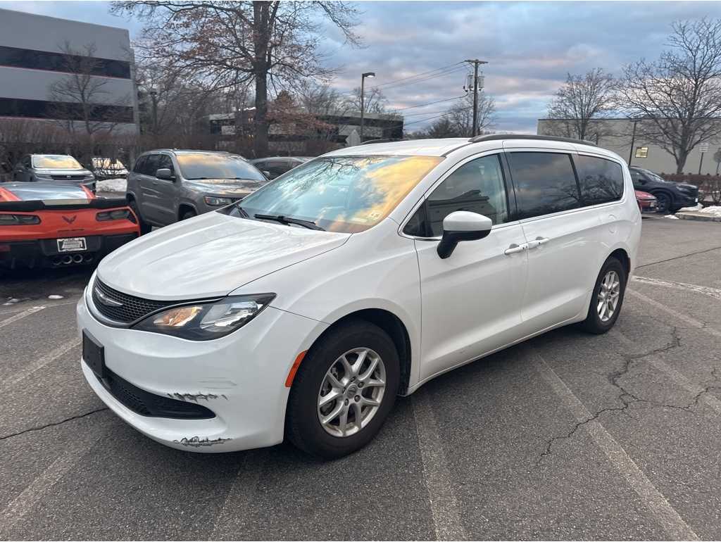 2021 Chrysler Voyager Base's photo