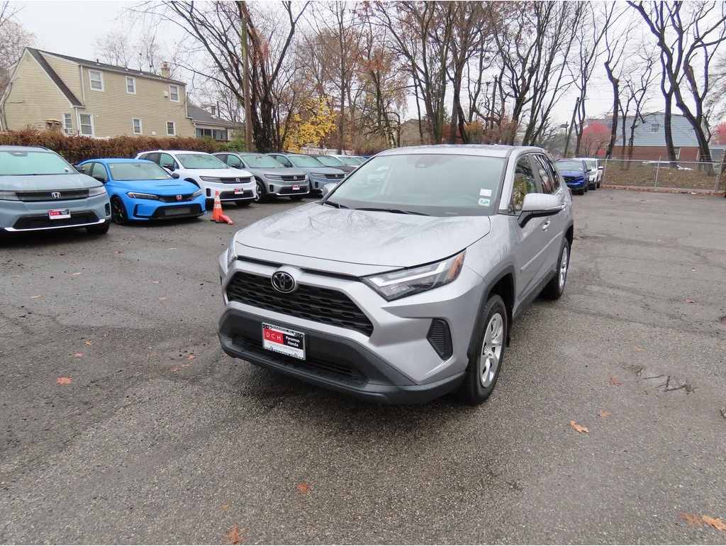 2023 Toyota RAV4 LE's photo