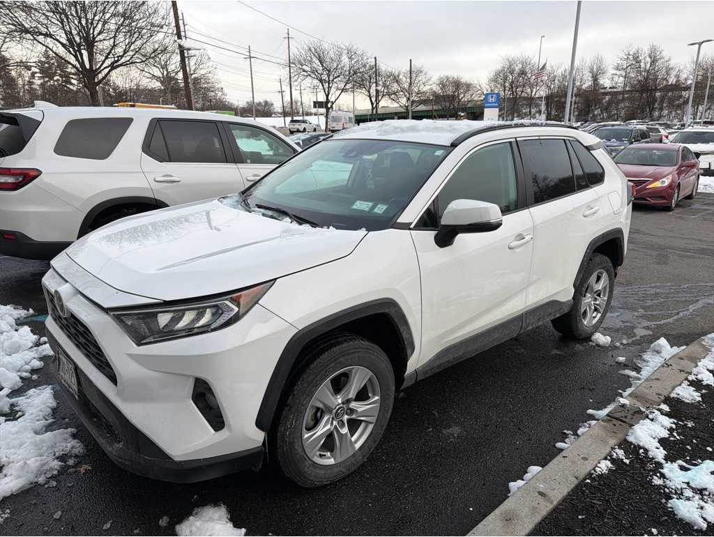 2020 Toyota RAV4 XLE's photo