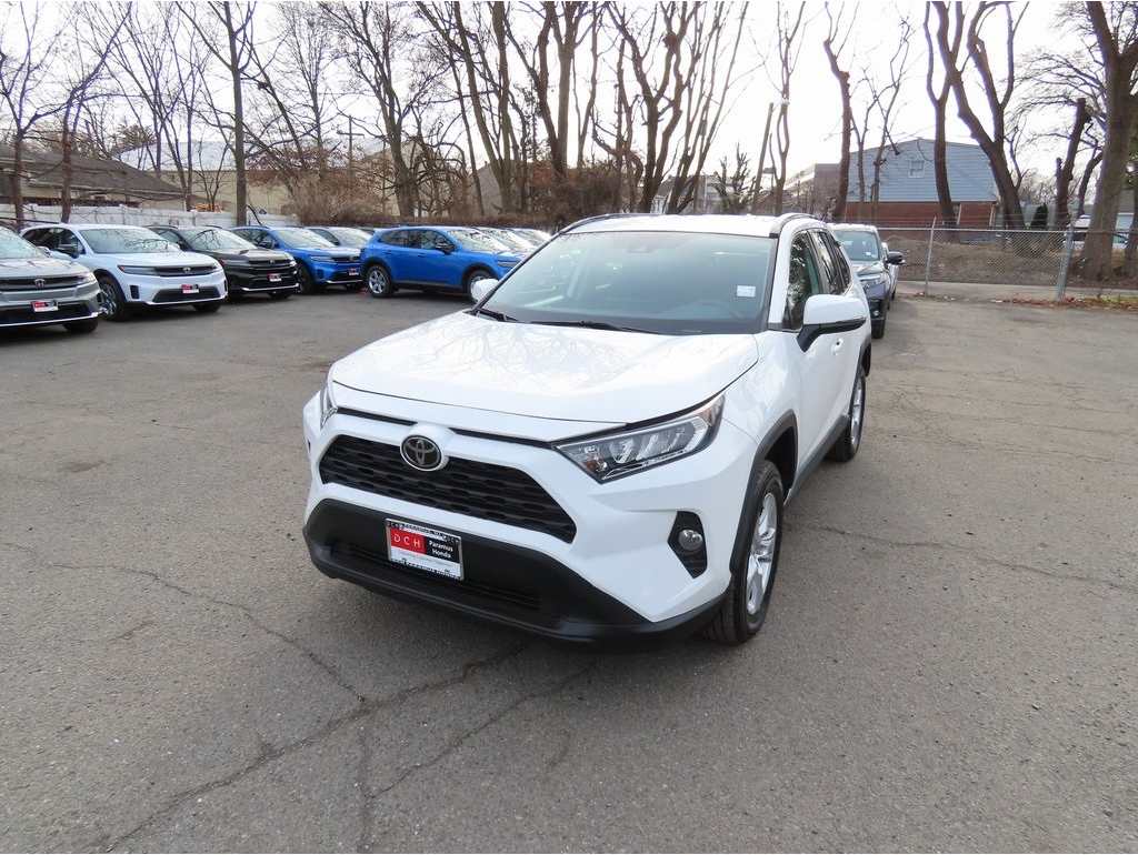 2020 Toyota RAV4 XLE's photo