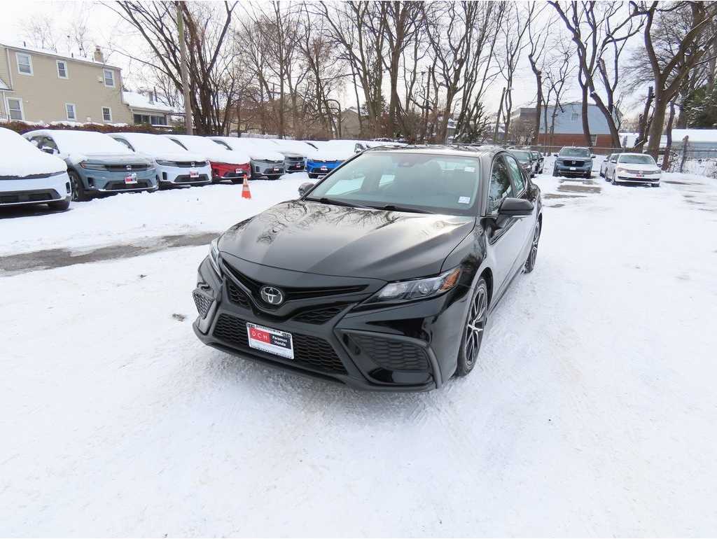 2023 Toyota Camry SE's photo