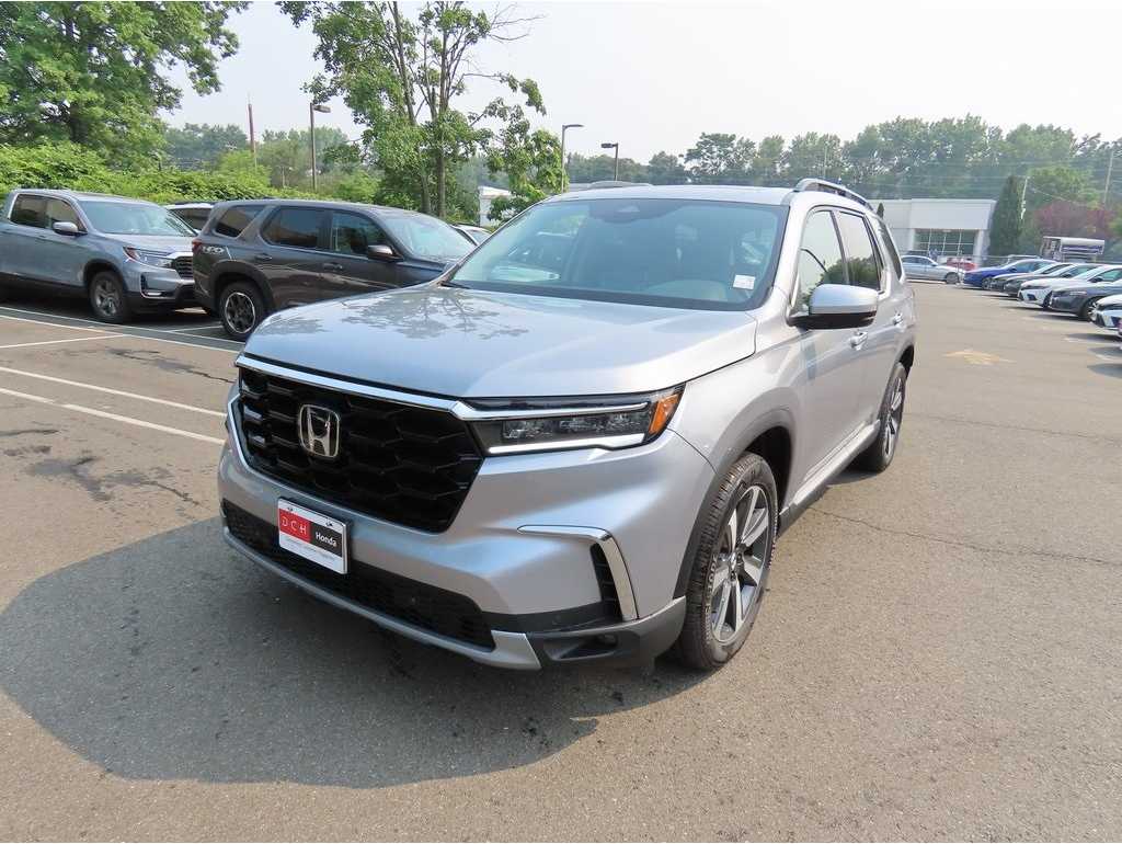 2025 Honda Pilot Touring's photo