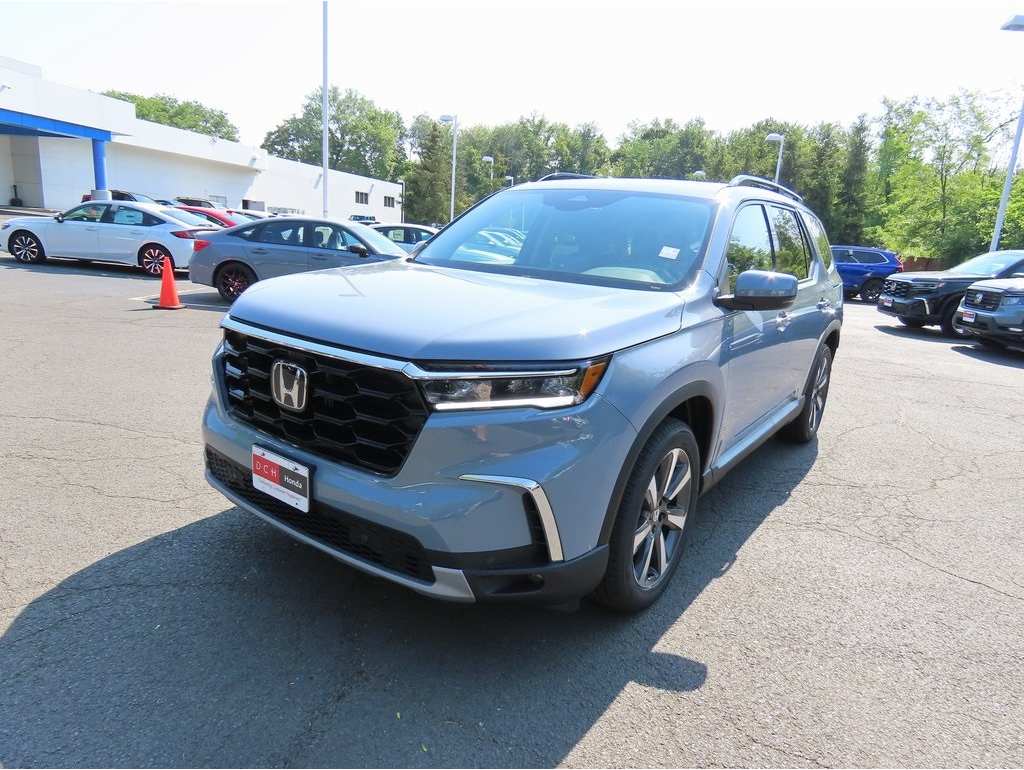 2025 Honda Pilot Touring's photo