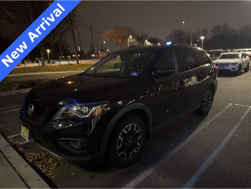 2019 Nissan Pathfinder SL's photo