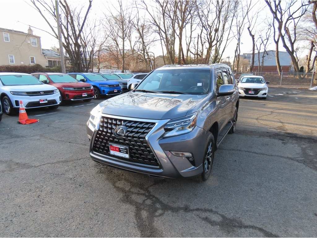 2023 Lexus GX Premium's photo