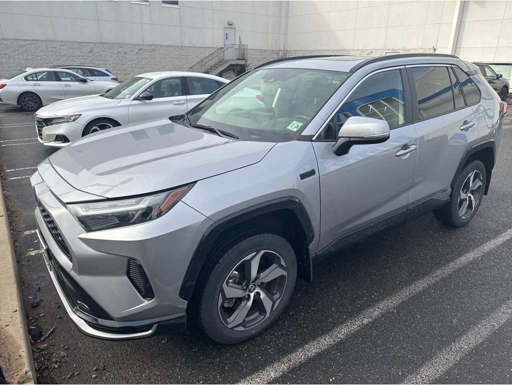 2023 Toyota RAV4 SE's photo