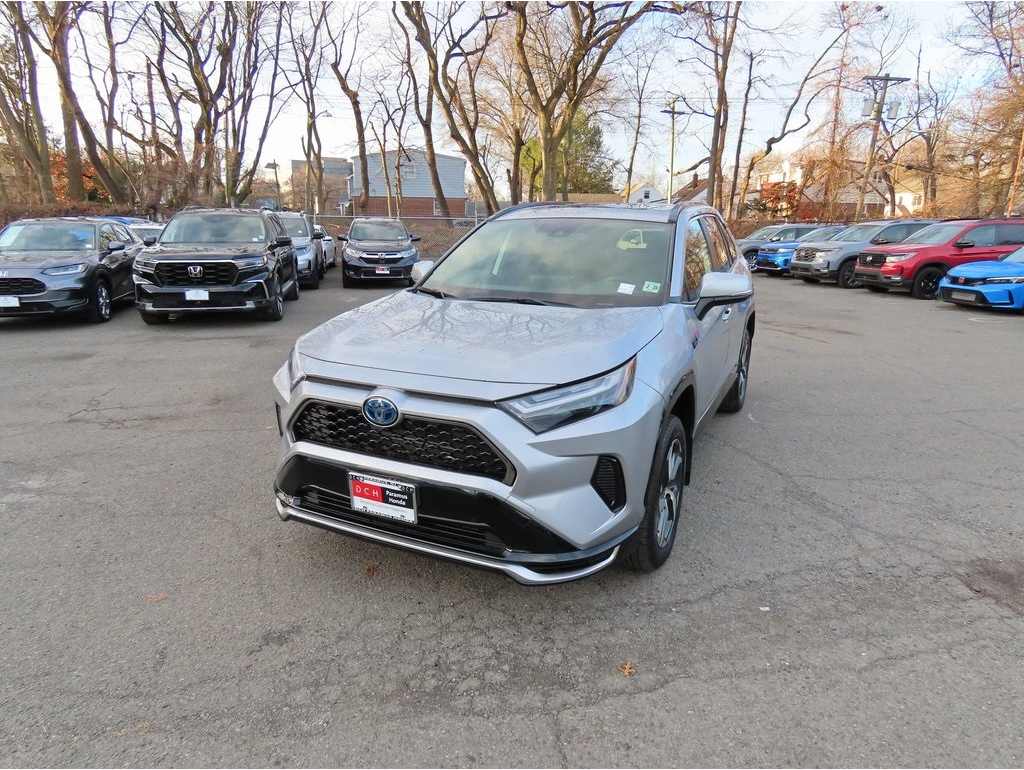 2023 Toyota RAV4 SE's photo