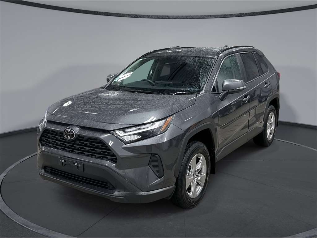 2025 Toyota RAV4 LE's photo