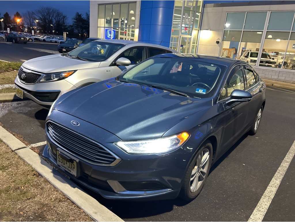 2018 Ford Fusion SE's photo