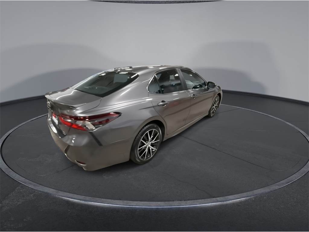 2023 Toyota Camry SE's photo