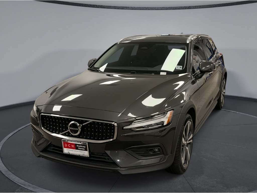2025 Volvo V60 Cross Country Plus