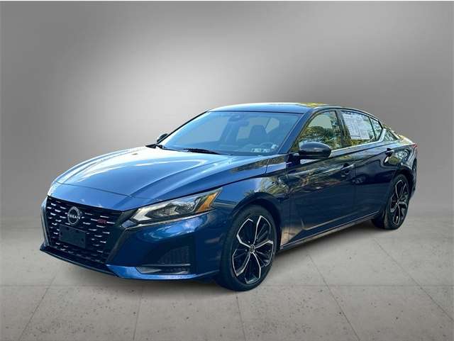 2023 Nissan Altima SR's photo