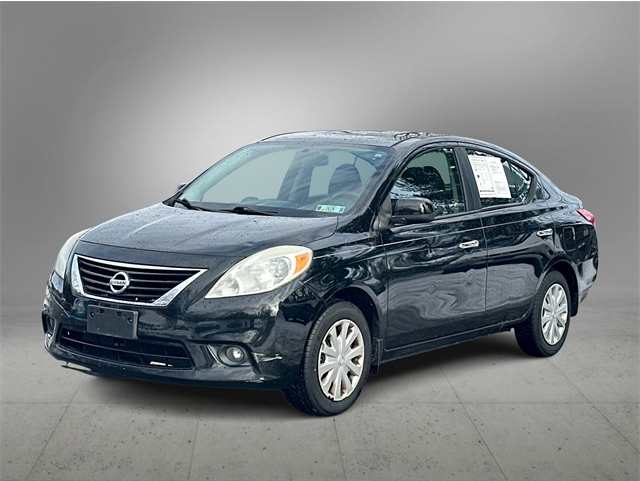 2012 Nissan Versa SV's photo