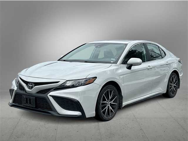 2023 Toyota Camry SE's photo