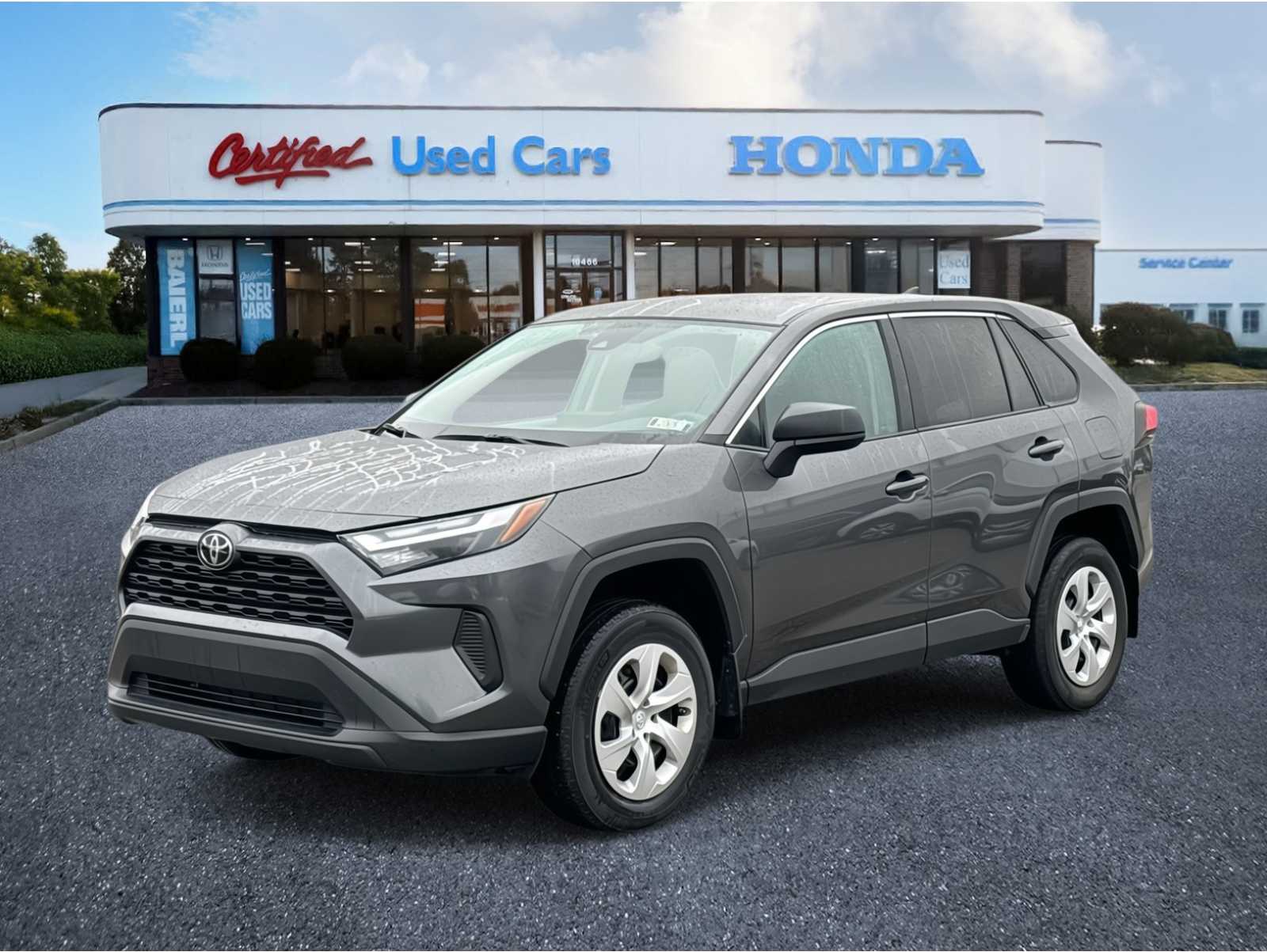 2024 Toyota RAV4 LE's photo