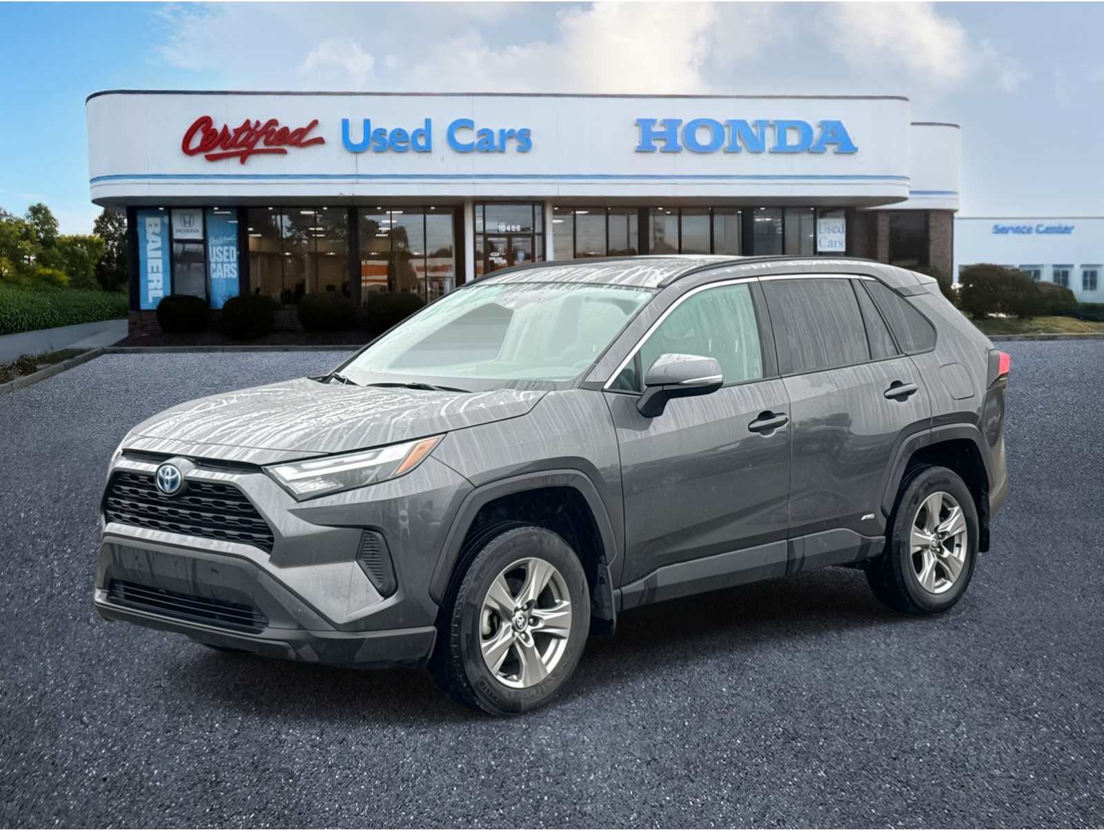 2024 Toyota RAV4 XLE's photo