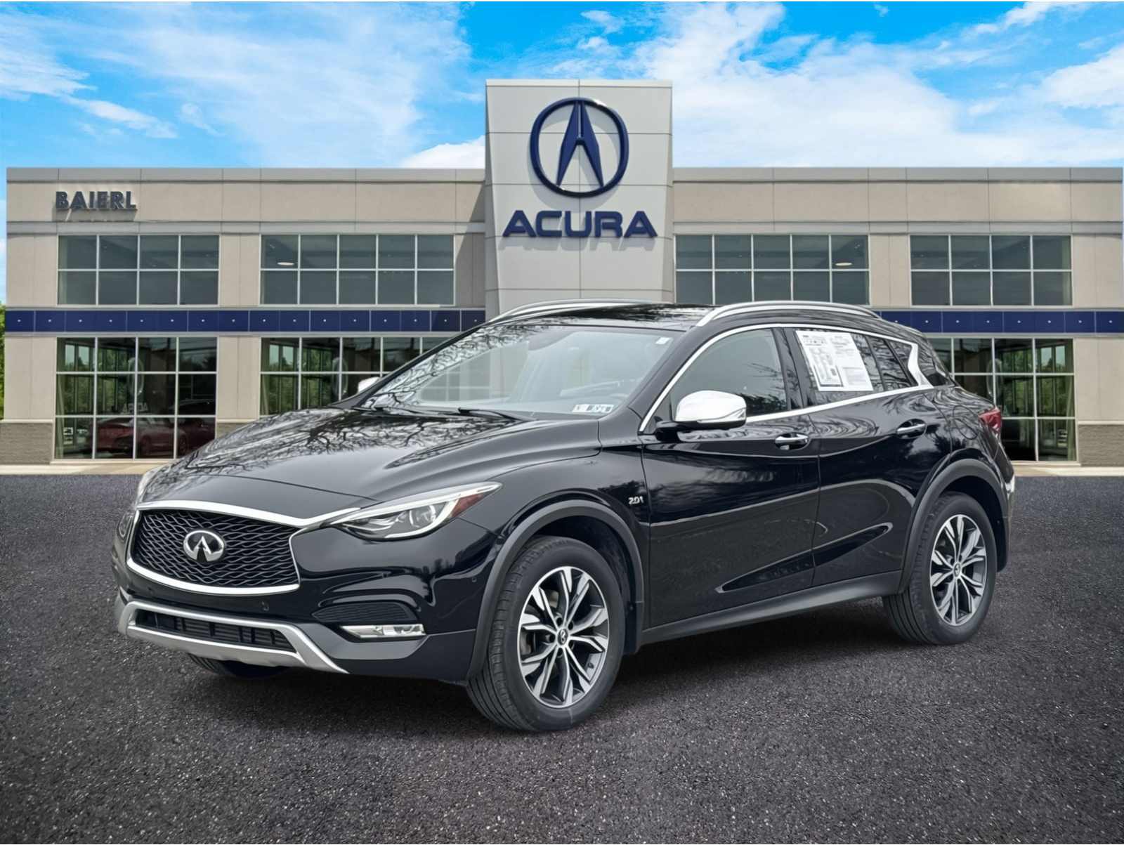 2018 INFINITI QX30 Essential's photo