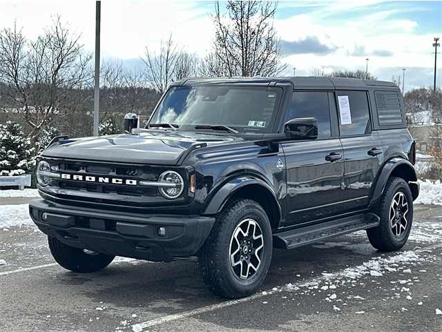 2025 Ford Bronco 4-Door Outer Banks's photo