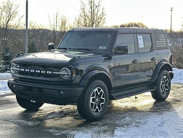 2025 Ford Bronco 4-Door Outer Banks's photo