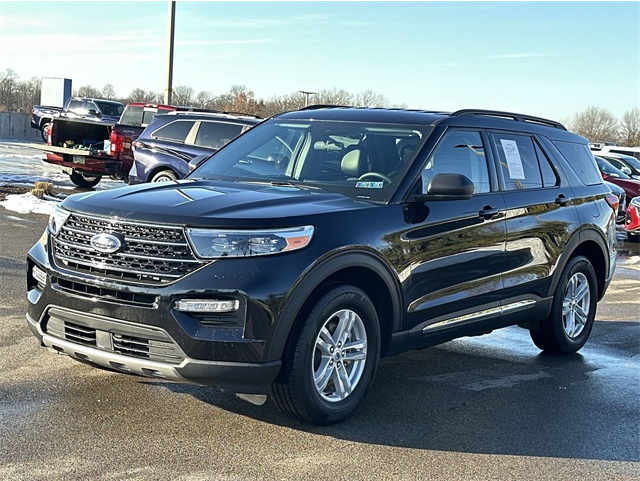 2023 Ford Explorer XLT's photo