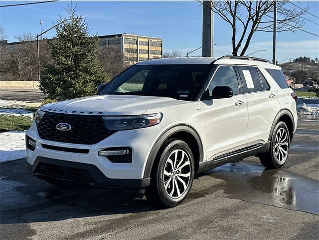 2024 Ford Explorer ST-LINE's photo