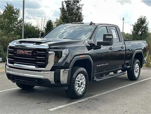 2024 GMC Sierra 2500HD Pro's photo