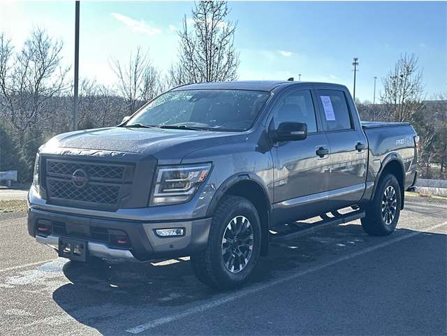 2023 Nissan Titan PRO-4X's photo