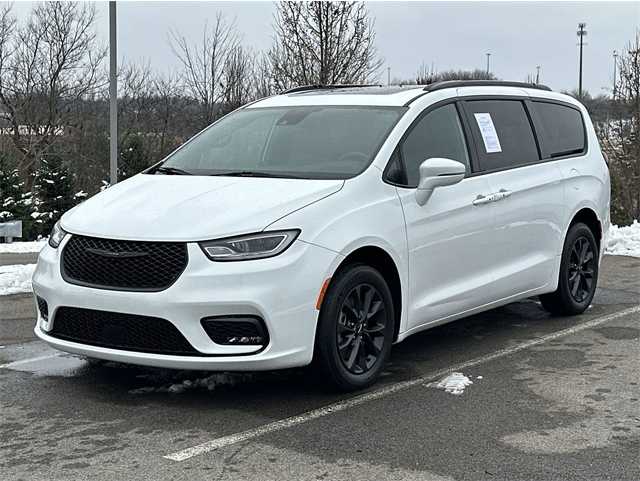 2021 Chrysler Pacifica Limited's photo