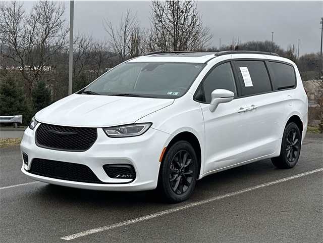 2021 Chrysler Pacifica Limited's photo