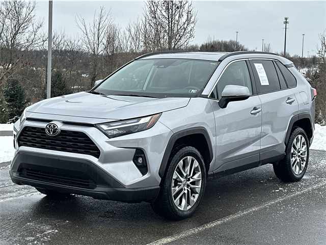 2023 Toyota RAV4 XLE Premium's photo
