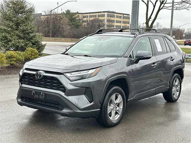 2022 Toyota RAV4 XLE's photo