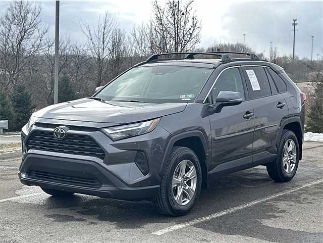 2023 Toyota RAV4 XLE's photo