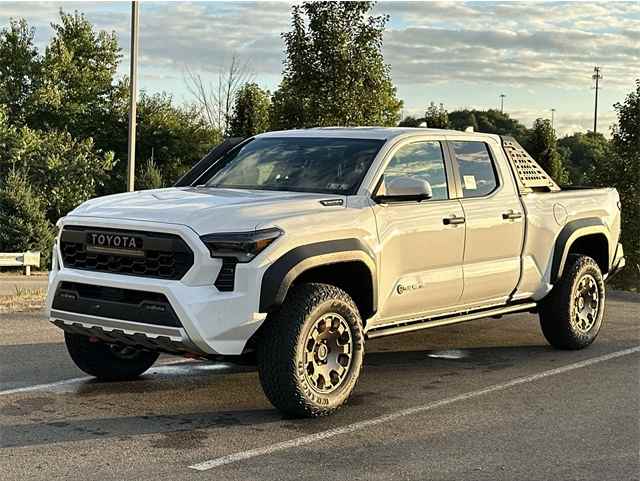2025 Toyota Tacoma Trailhunter's photo