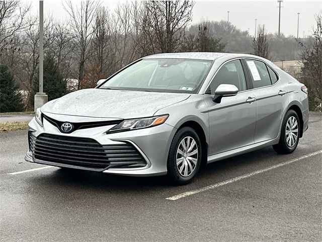 2024 Toyota Camry LE's photo