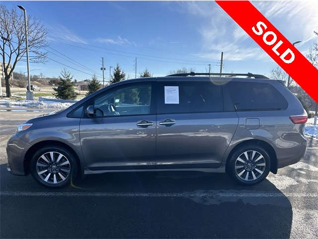 2020 Toyota Sienna XLE's photo