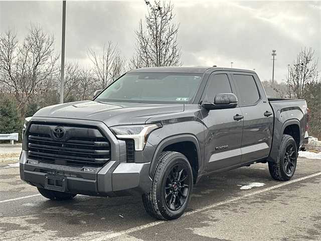 2023 Toyota Tundra SR5's photo