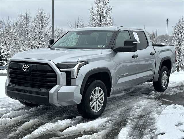2022 Toyota Tundra SR5's photo